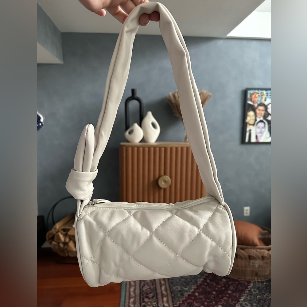 NWOT French Connection White puffed quilted shoulder bag in cream color
